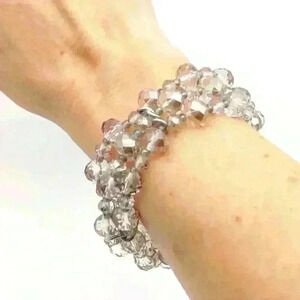 EUC 3 strand clear crystal and green glass beads stretch bracelet